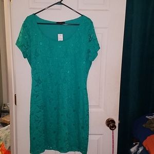 Gorgeous turquoise daisy lace print dress